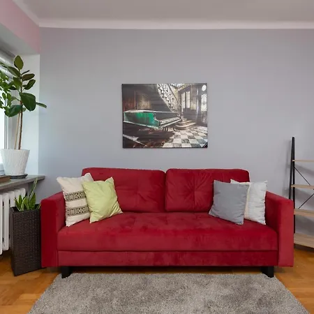 Metro Politechnika Studio Konstytucji By Renters *