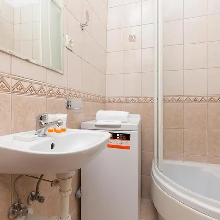 Metro Politechnika Studio Konstytucji By Renters * Warschau
